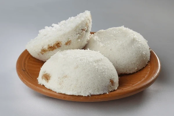 গরম গরম ধোঁয়া ওঠা ভাপা পিঠা (Fresh & Hot Bhapa Pitha)