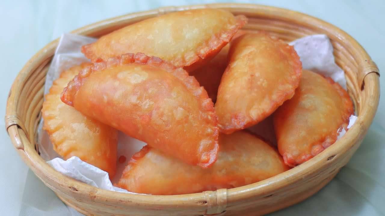 মচমচে ভাজা পুলি পিঠা (Crispy Vaja Puli Pitha)